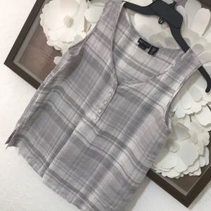 NWOT Linen JNY Button Down Top